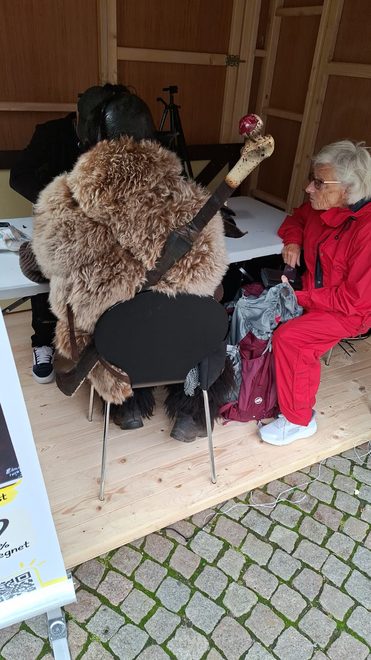Vizitatori la standul de caricaturi de la Fantasyfestival Esbjerg