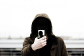 Exemplu de subiect acoperit de telefon